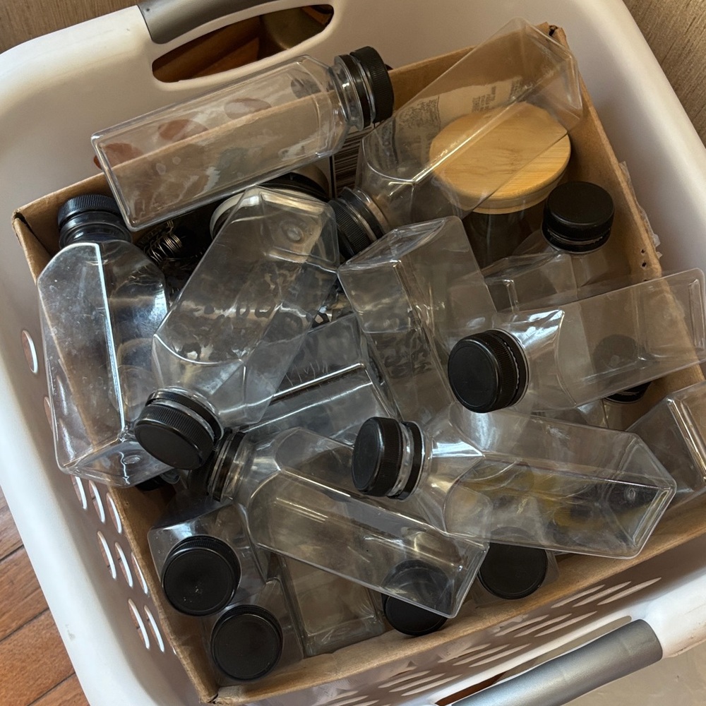 Perfect for juicing! Clear Plastic and glass Storage Bottles with Black Lids